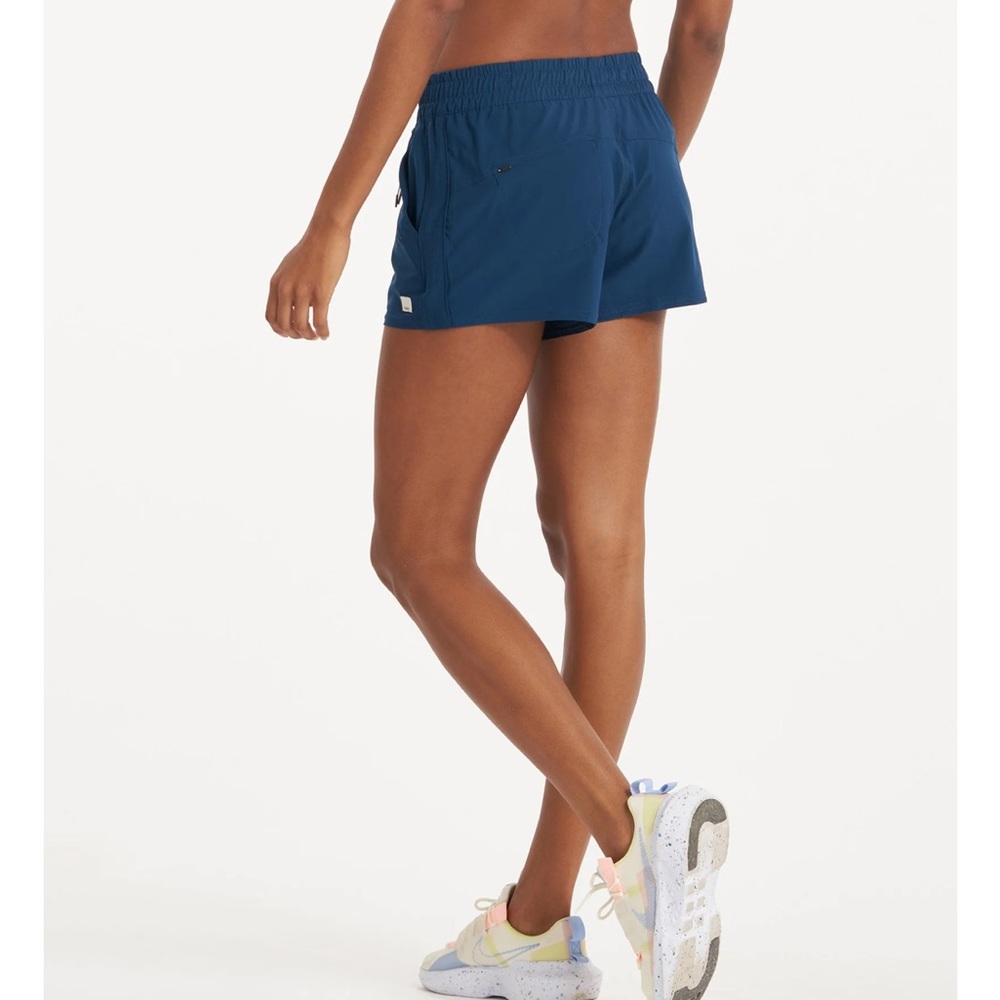 Vuori Dash shorts, size Small, colour Cosmo